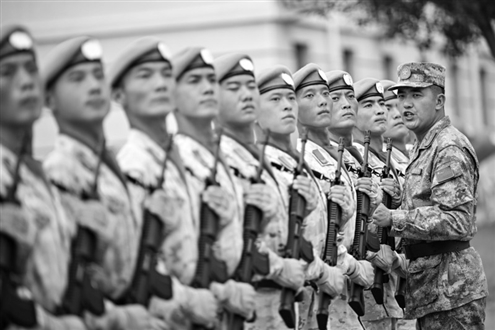 参阅队员在进行训练(8月12日摄)本版图片均由新华社发